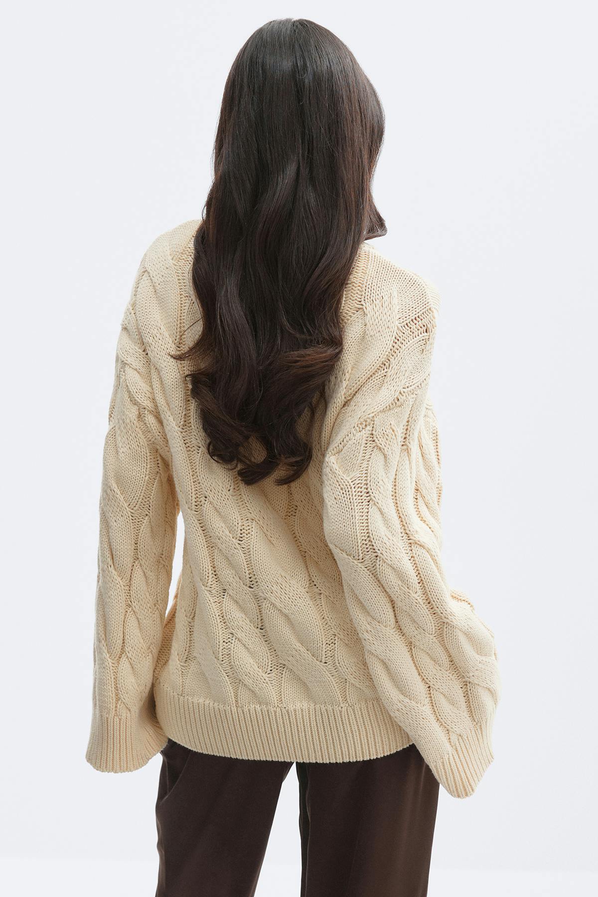 Chunky knitted cable cardigan