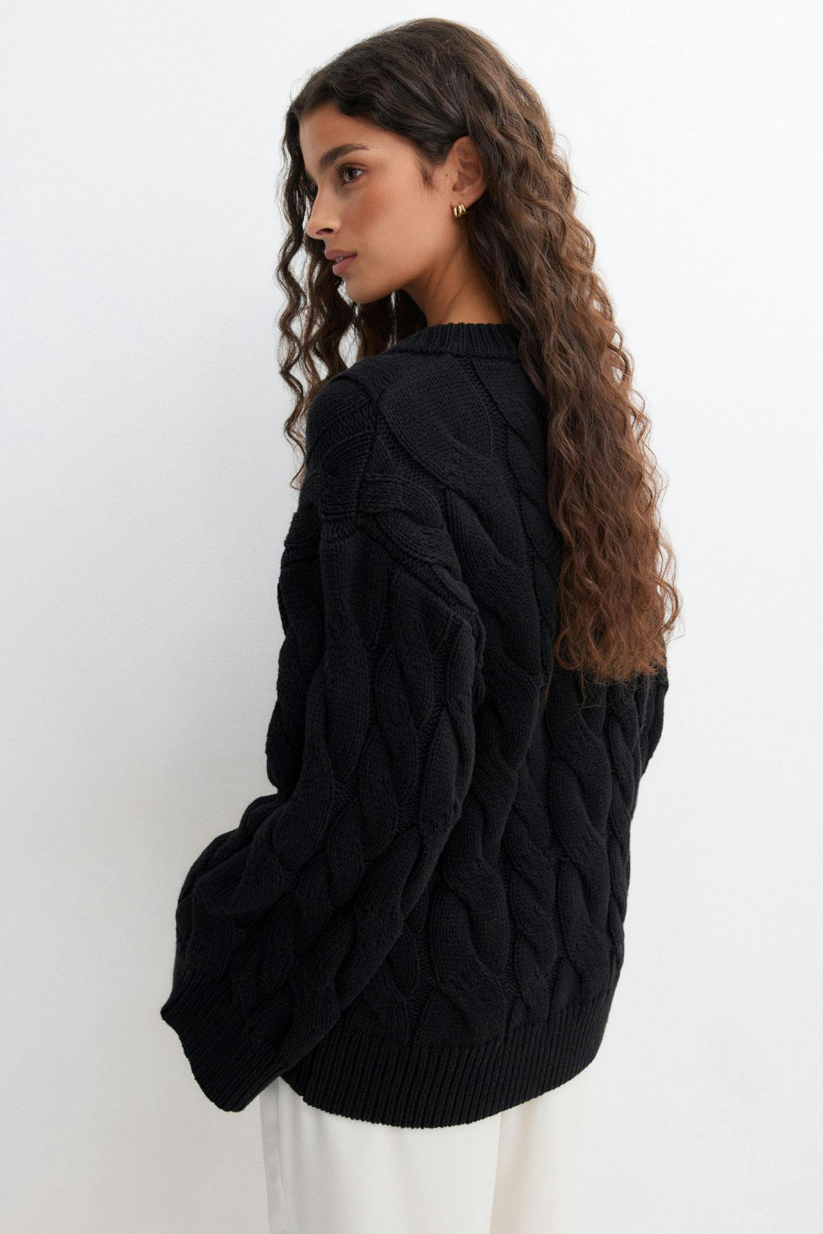 Chunky knitted cable cardigan