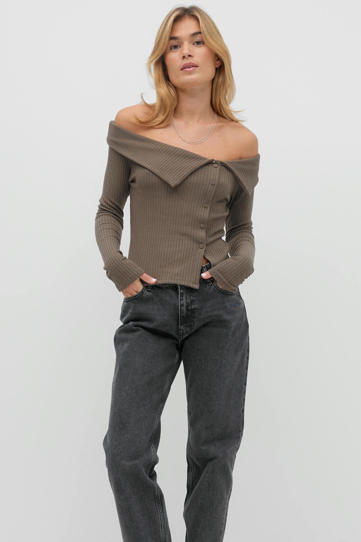 Off shoulder rib top