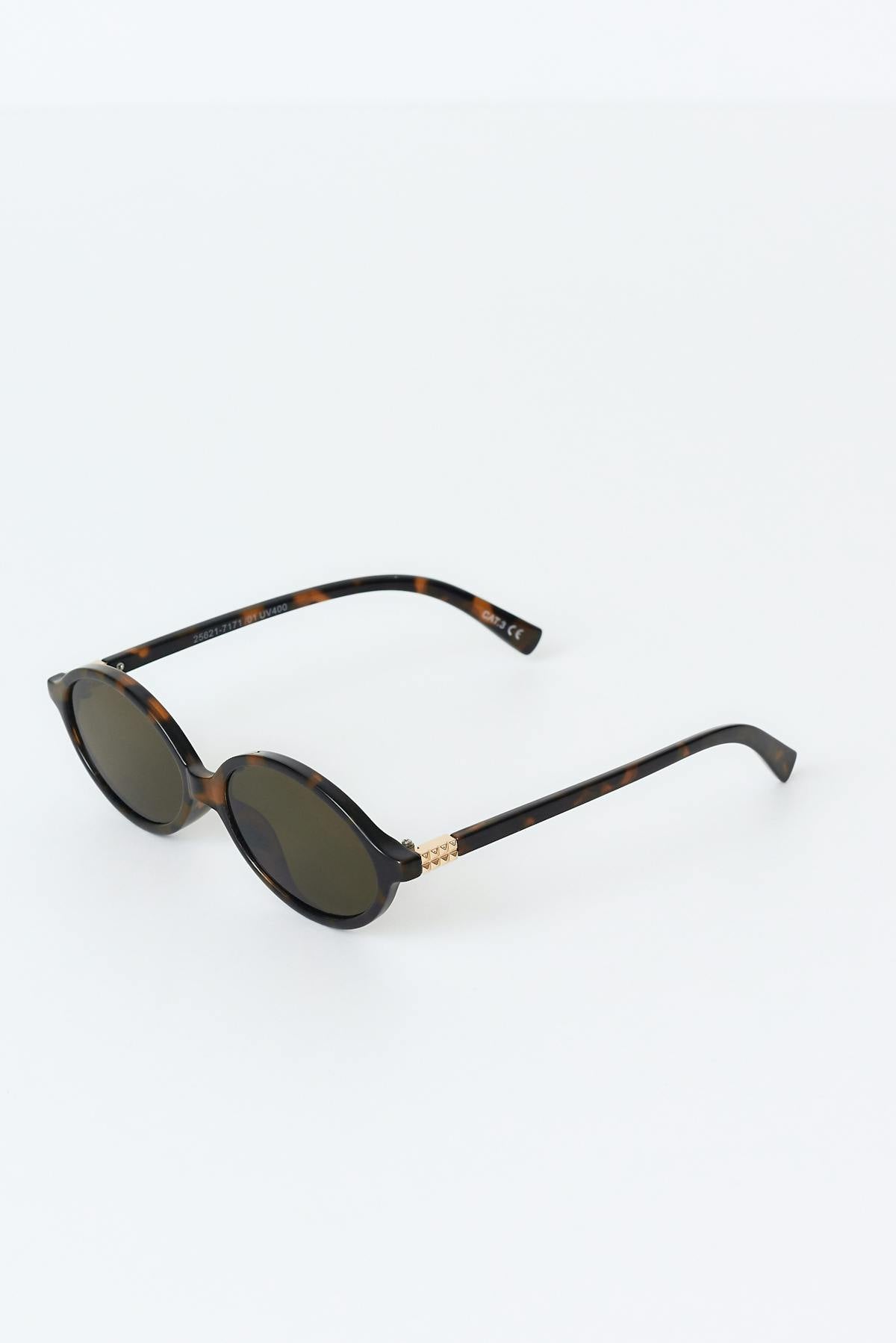 Oval eyeglasses