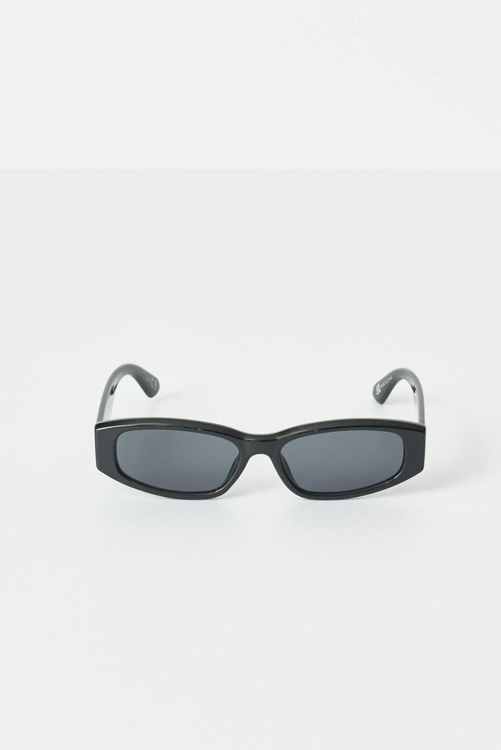 Slim sporty sunglasses