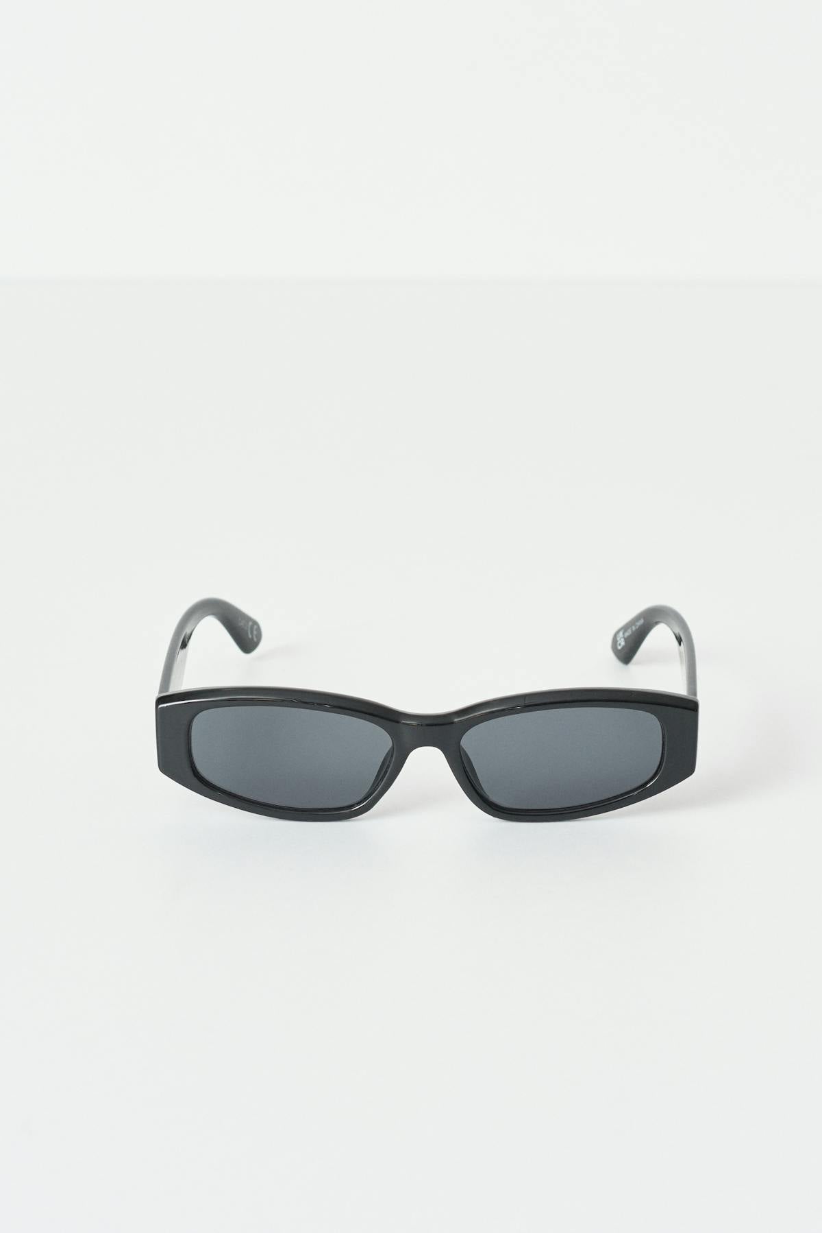 Slim sporty sunglasses