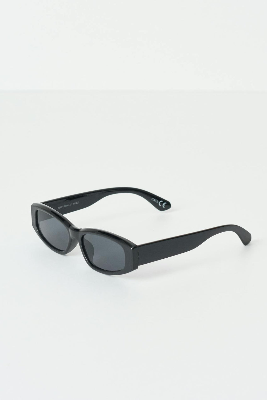 Slim sporty sunglasses