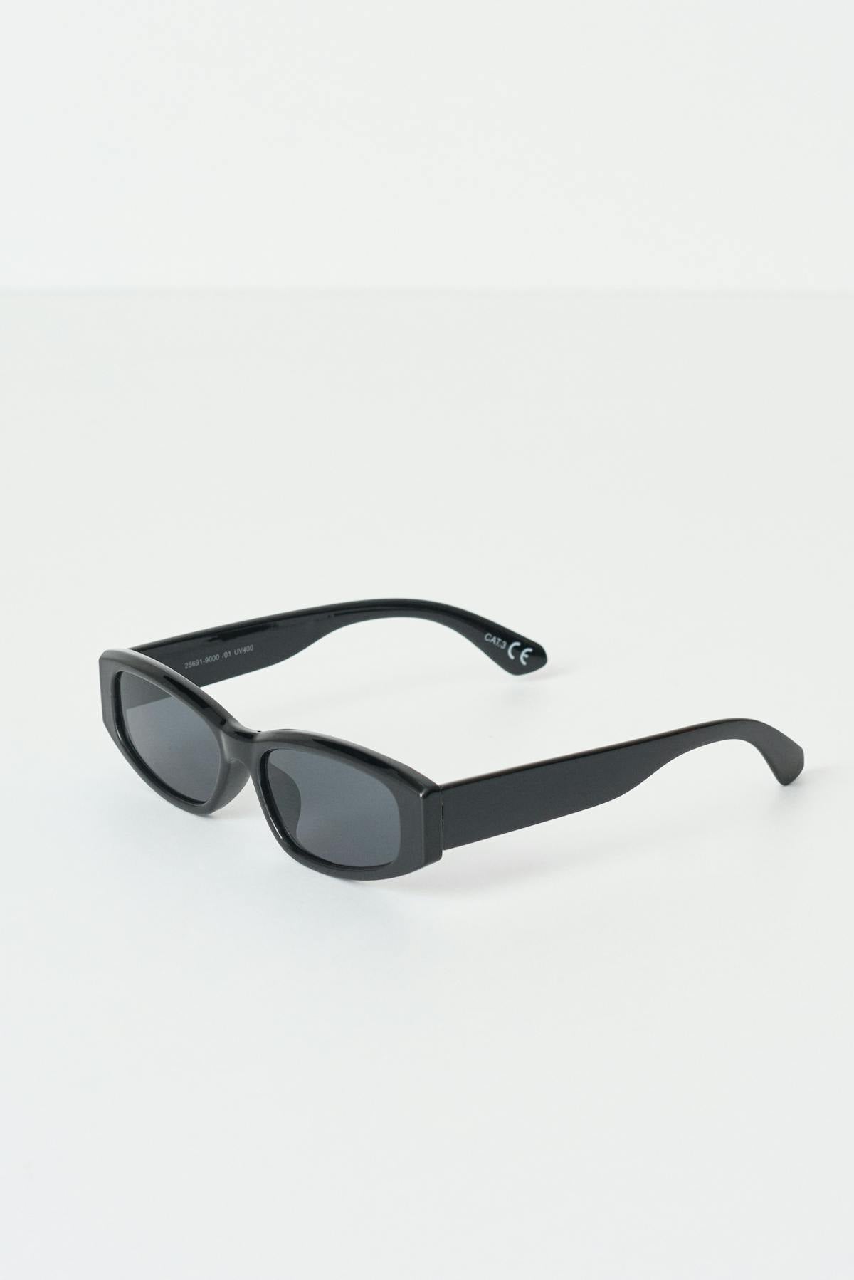 Slim sporty sunglasses
