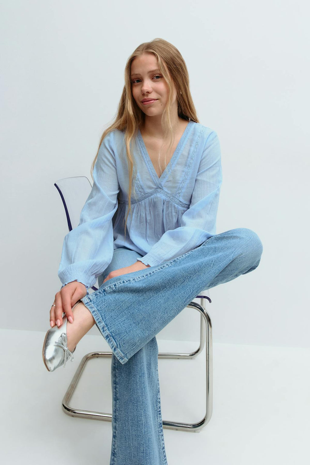 Y lace blouse