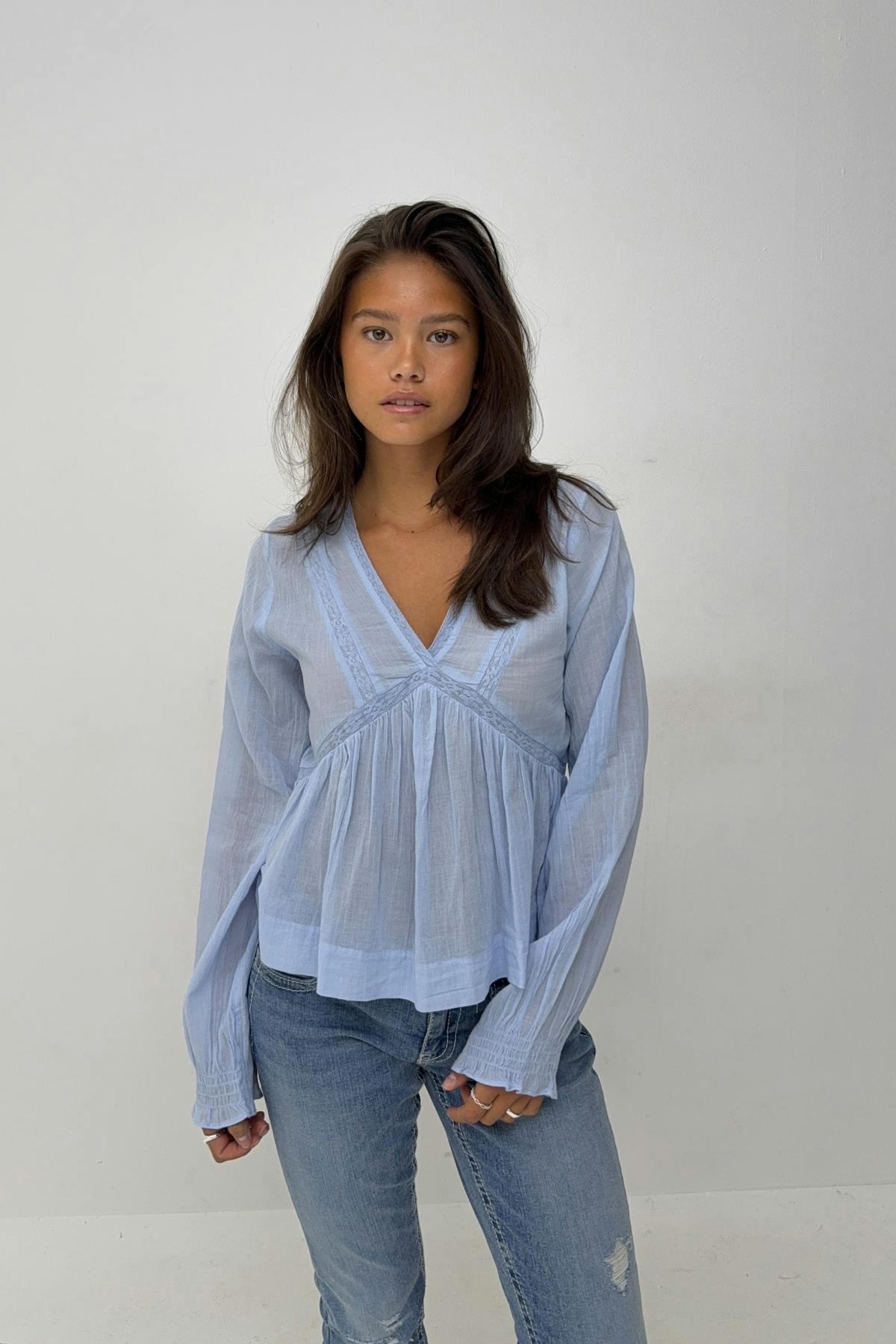 Y lace blouse