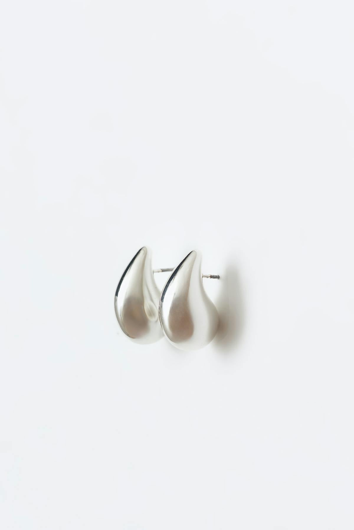 Mini drop earrings