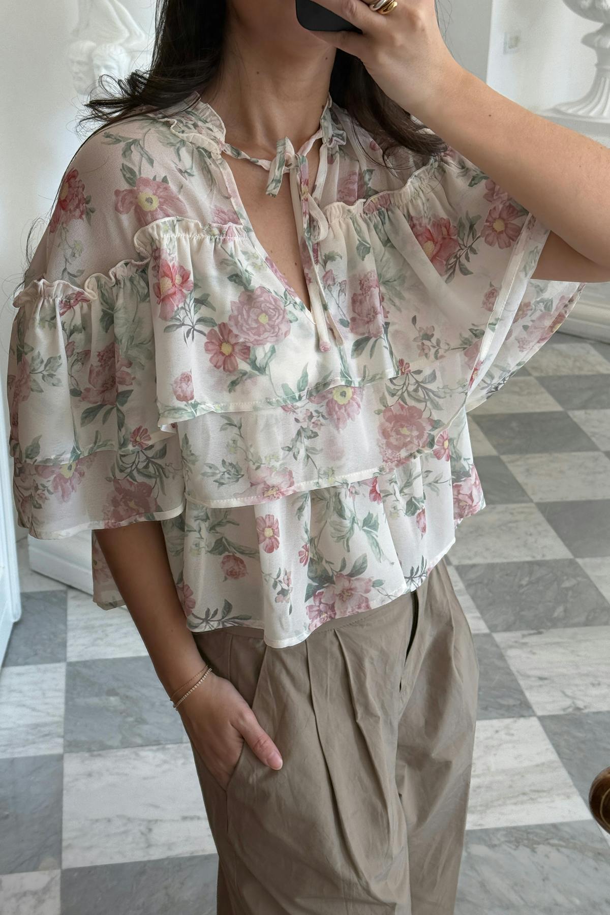 Flounce blouse