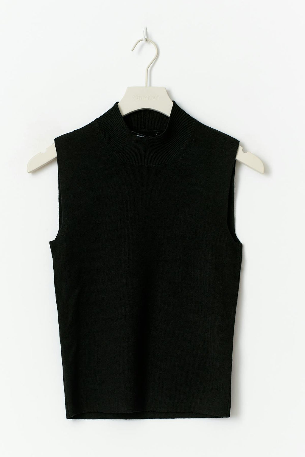 Turtleneck knitted top
