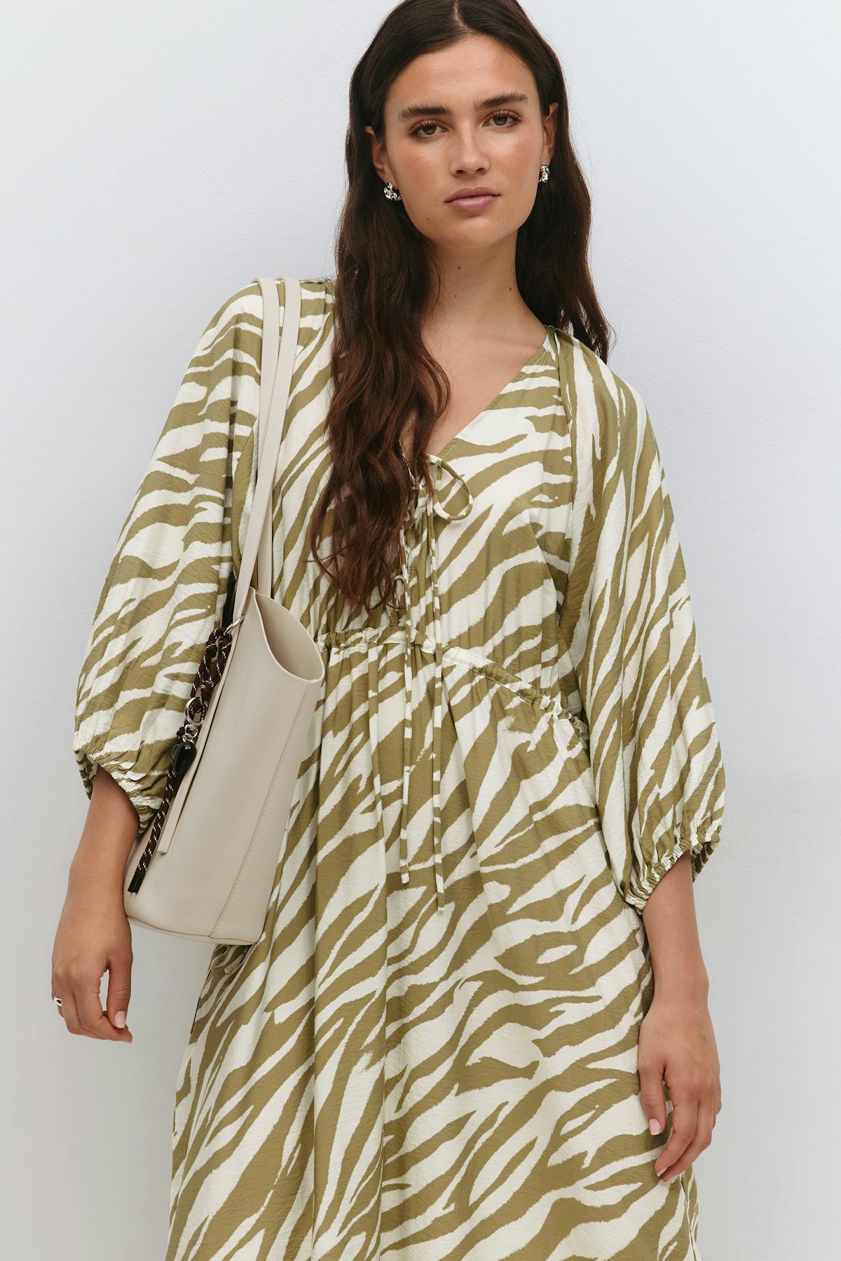 Maxi lacing dress