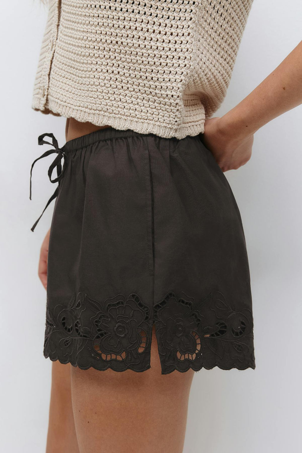 Embroidery poplin shorts