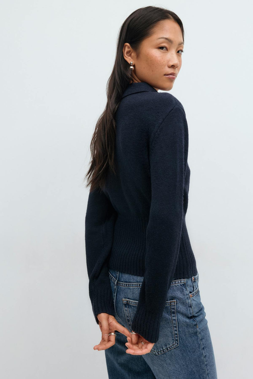 Collar knitted sweater
