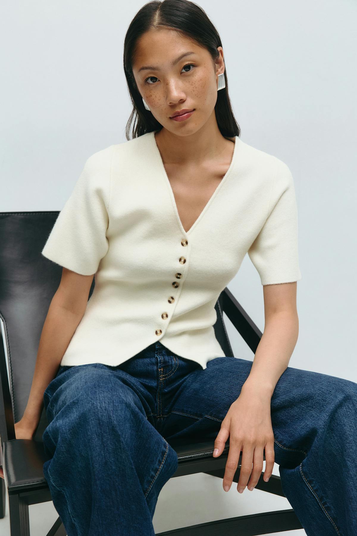 Knitted short sleeve cardigan