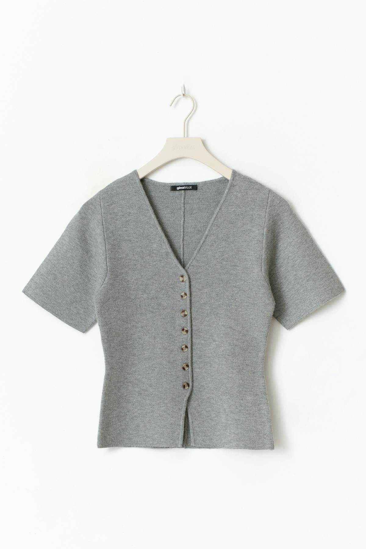Knitted short sleeve cardigan