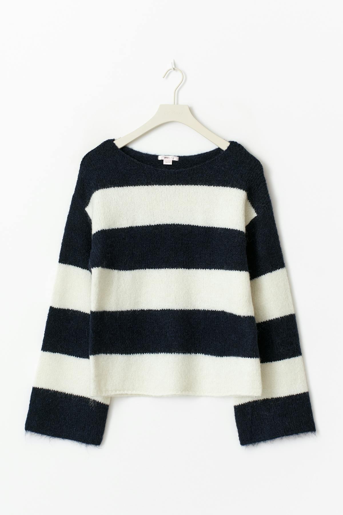 Y striped knitted sweater