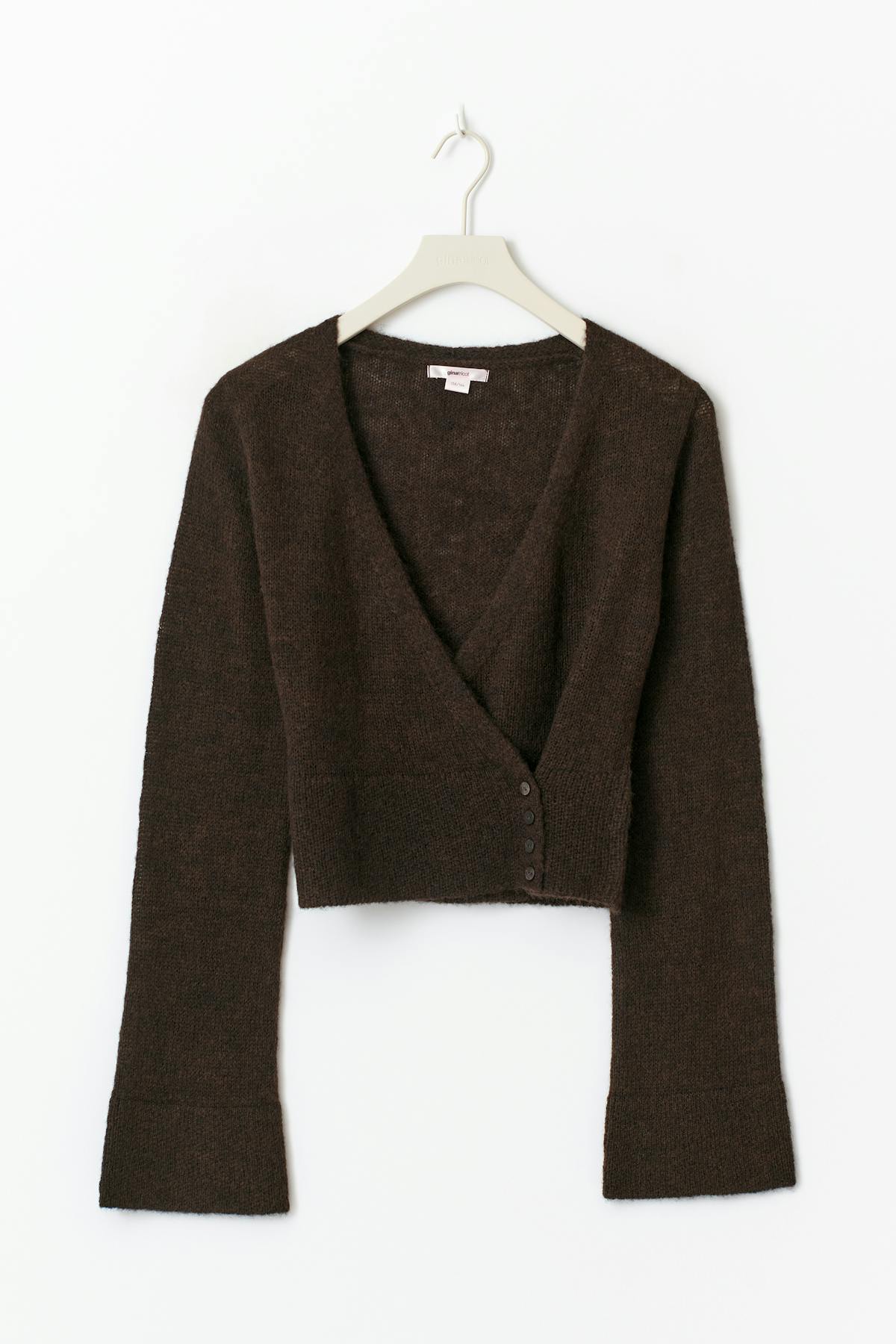 Y v-neck knitted sweater