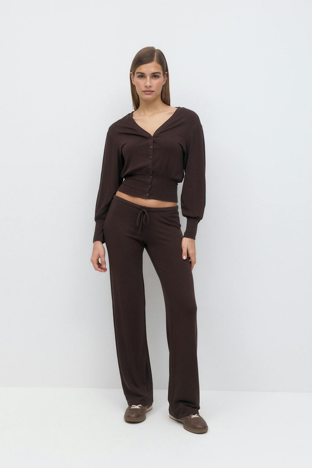 Low waist trousers