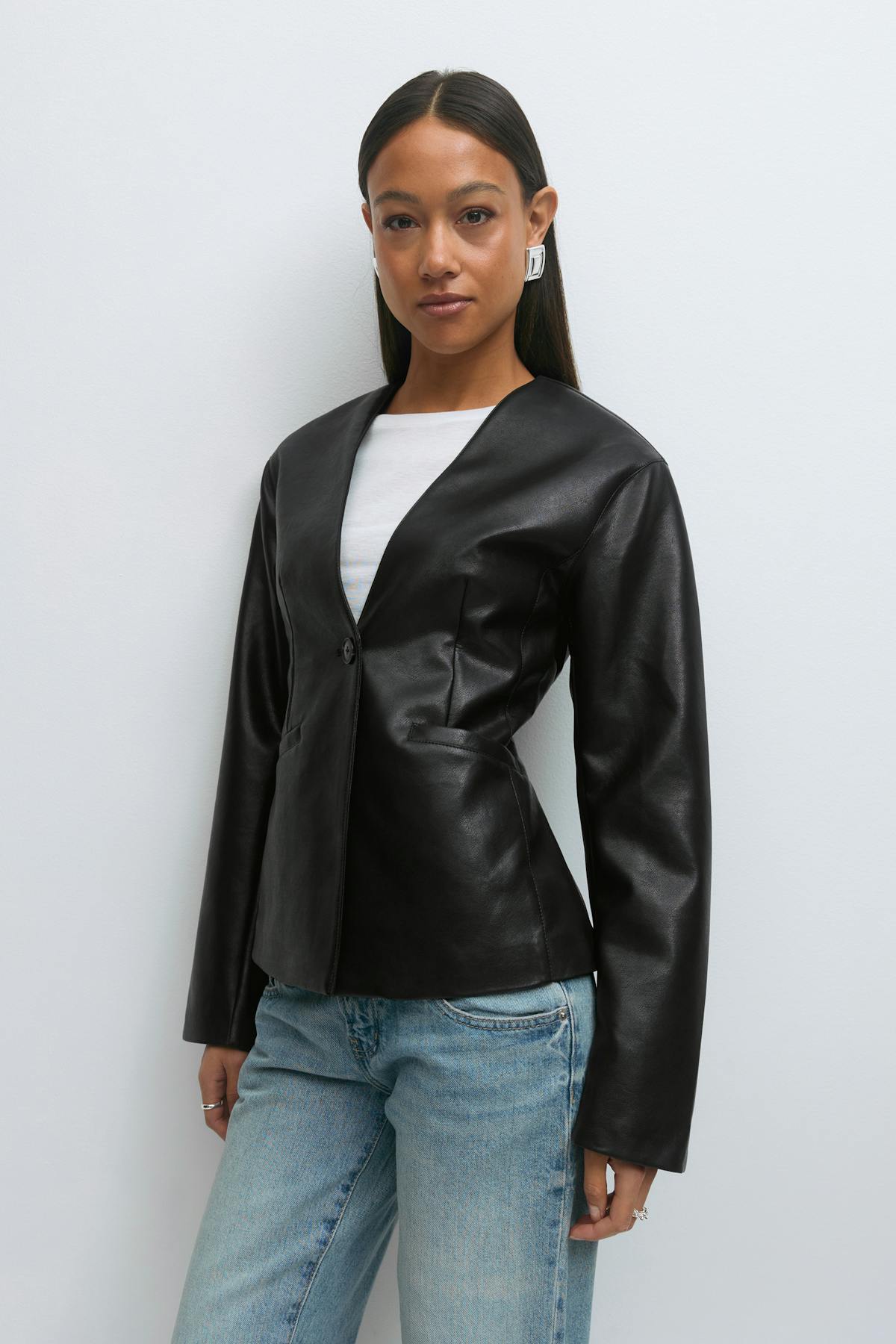 Sculpted pu blazer