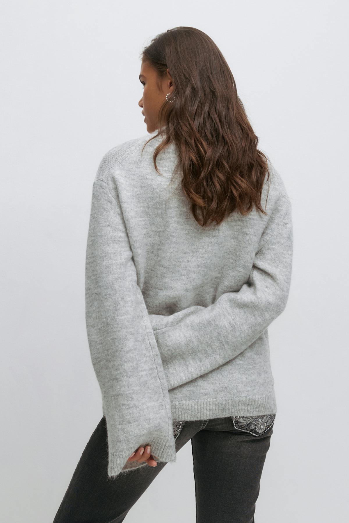 Y oversized knitted sweater