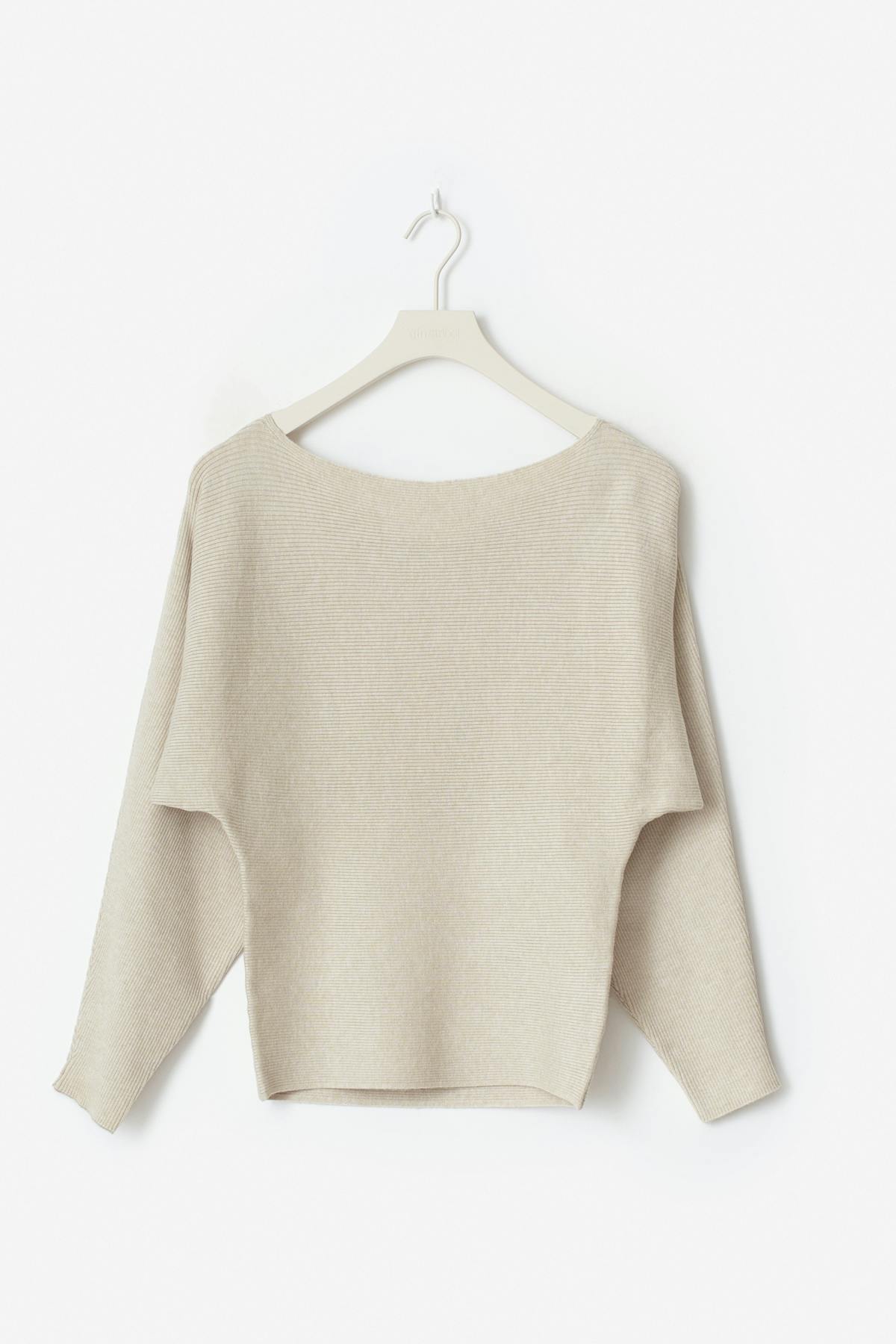 Y soft knitted sweater