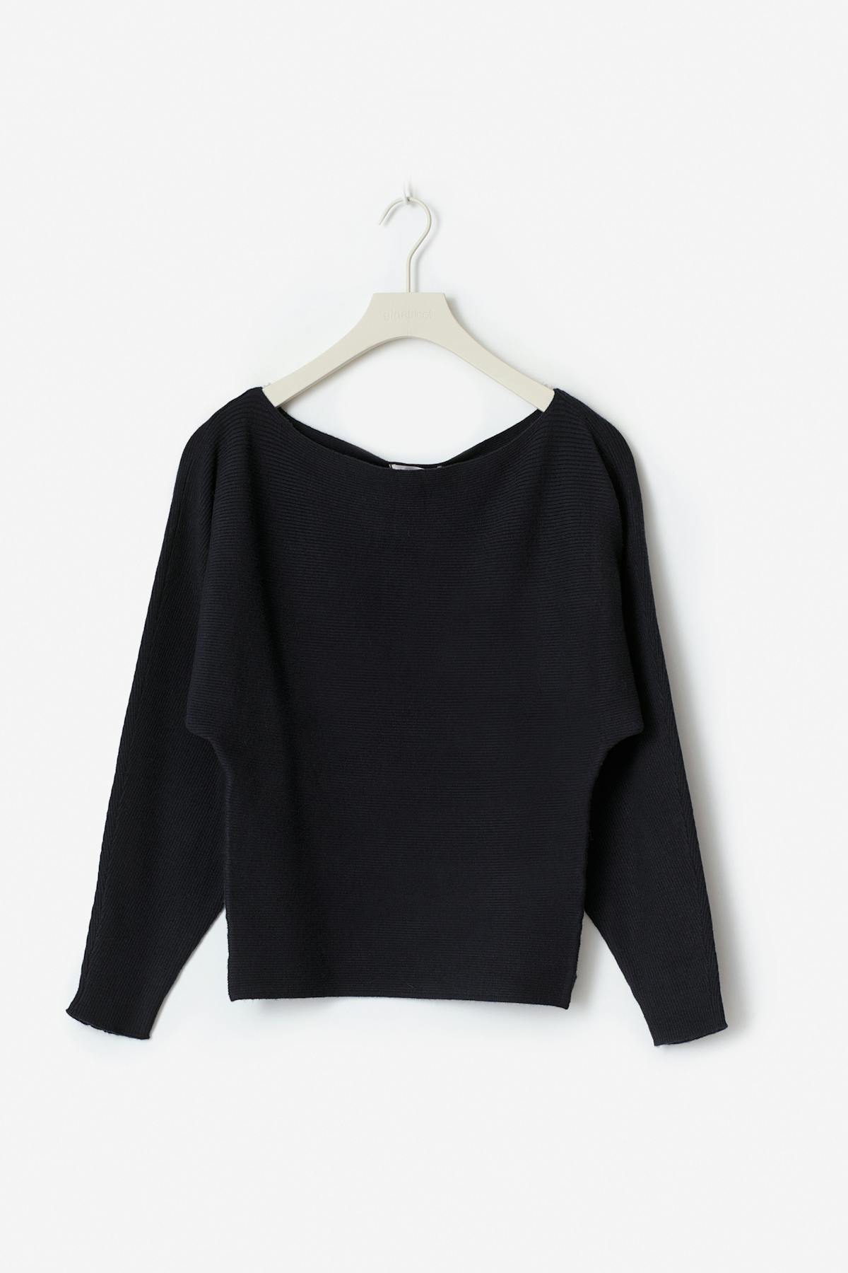 Y soft knitted sweater