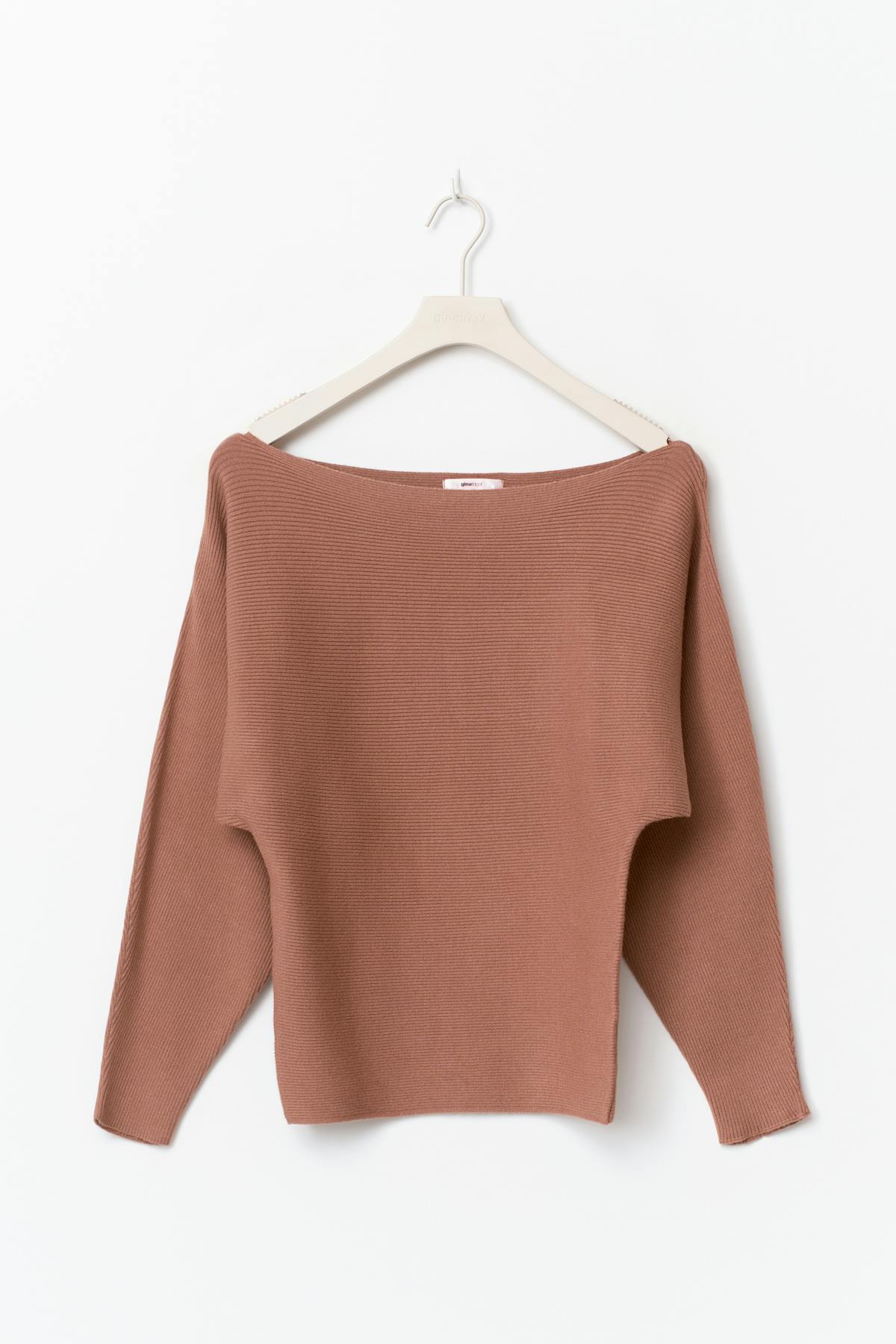 Y soft knitted sweater