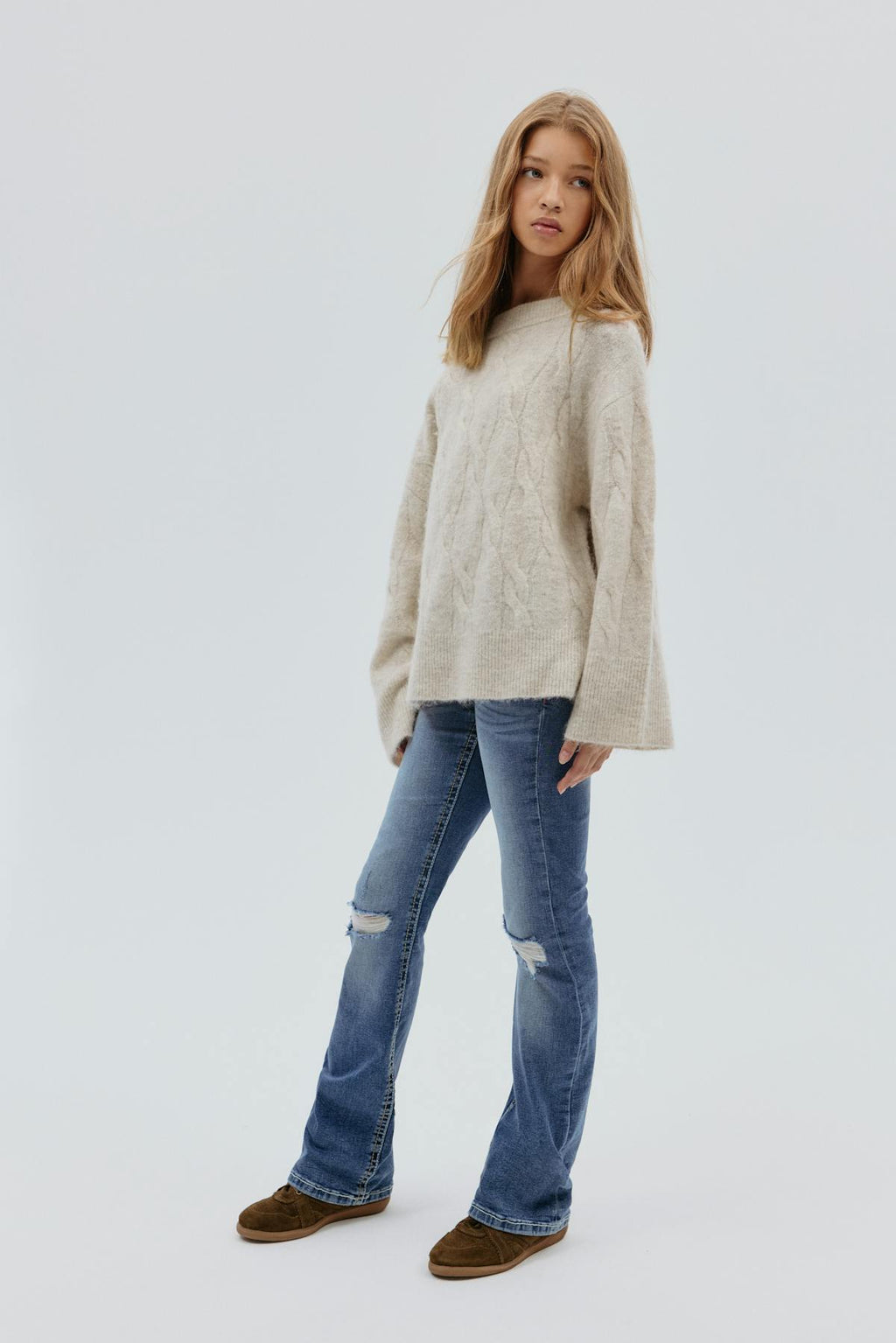 Y cable knitted sweater
