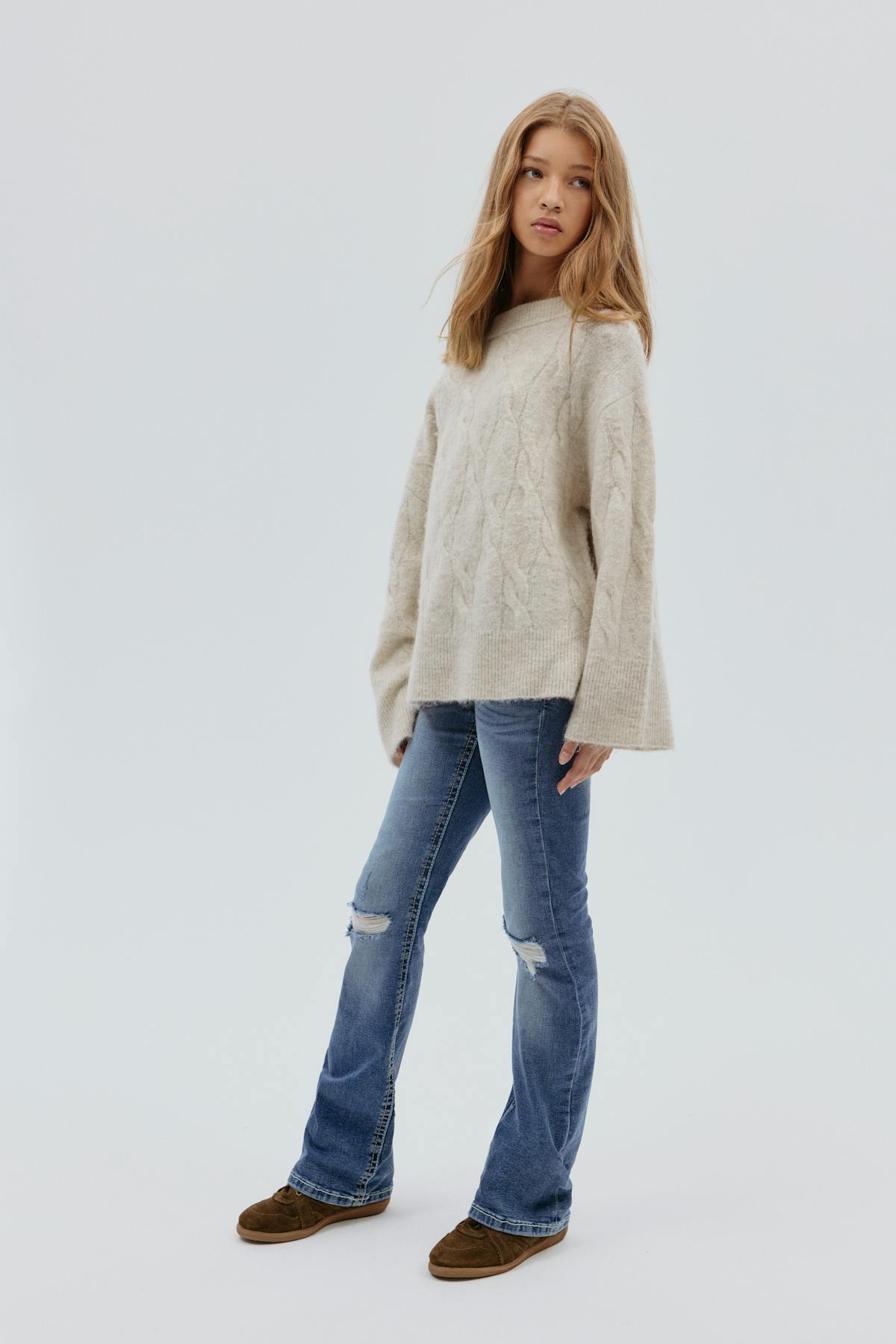 Y cable knitted sweater