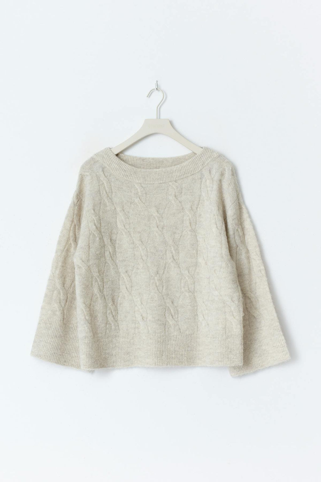 Y cable knitted sweater