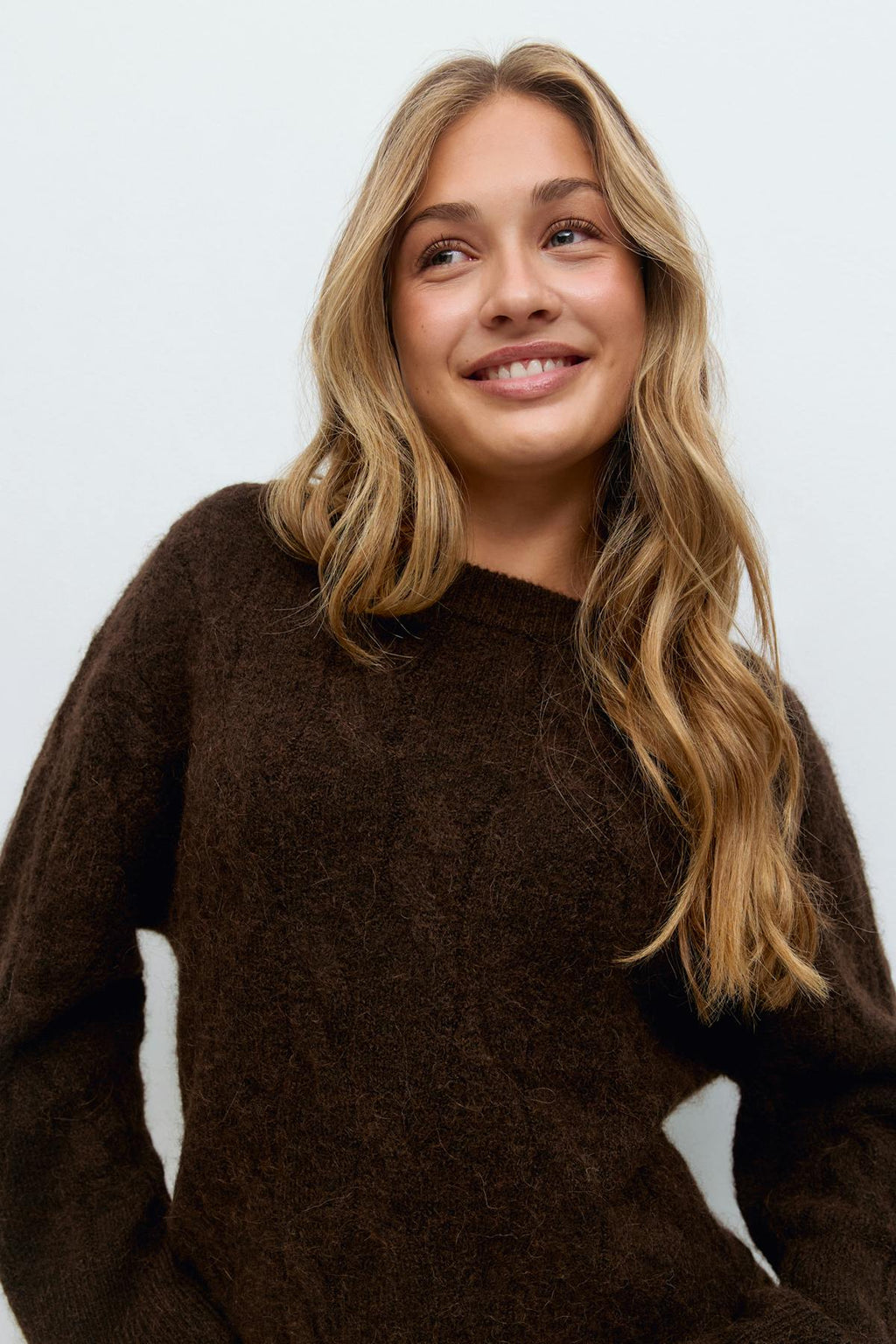 Y cable knitted sweater