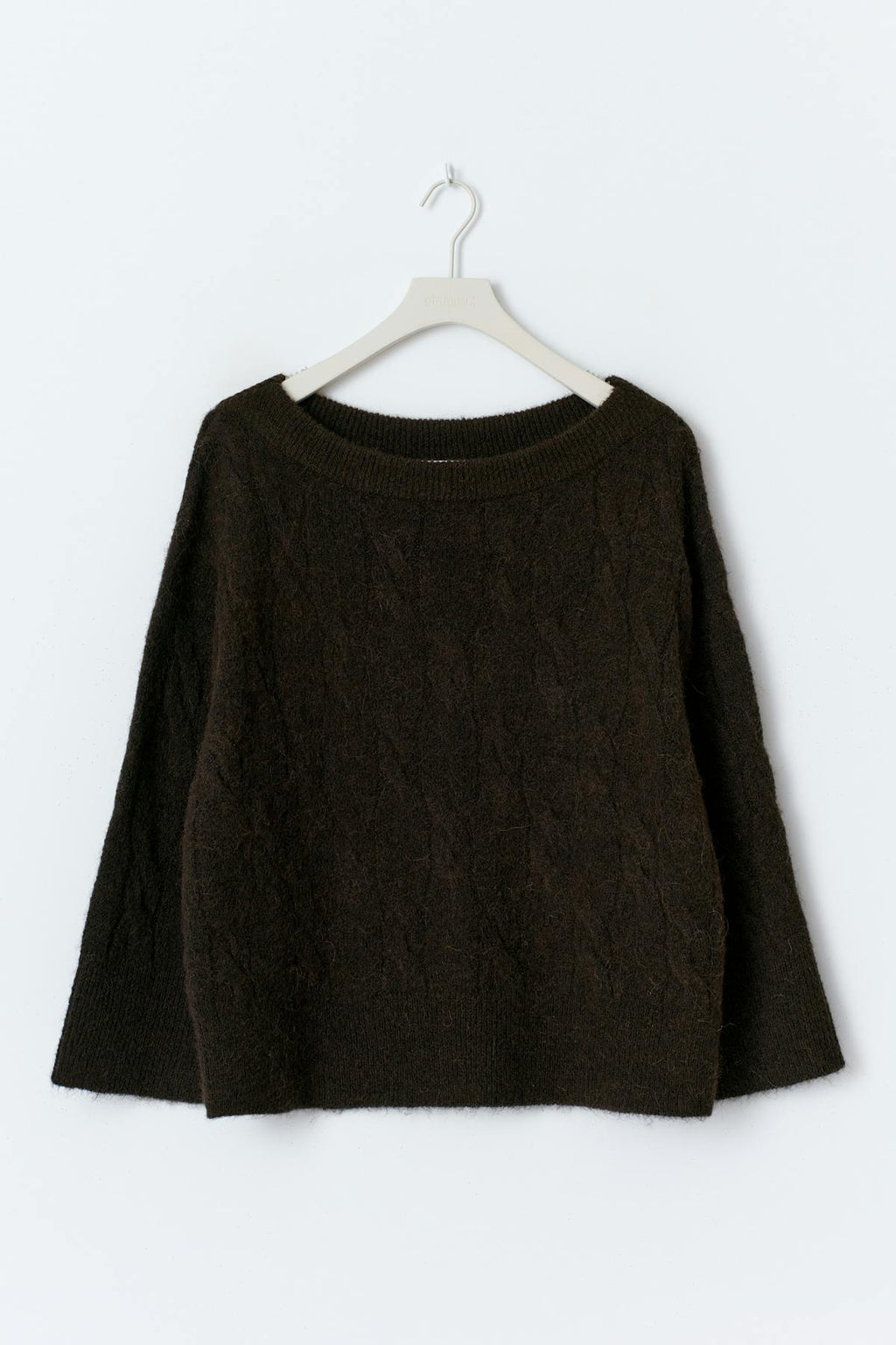 Y cable knitted sweater