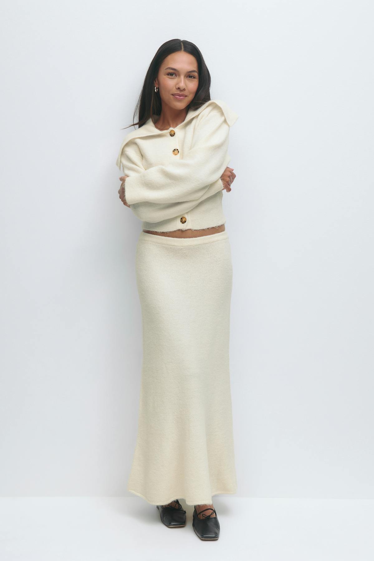 Wide knitted skirt
