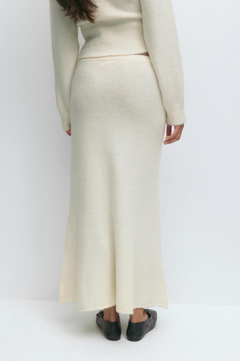 Wide knitted skirt