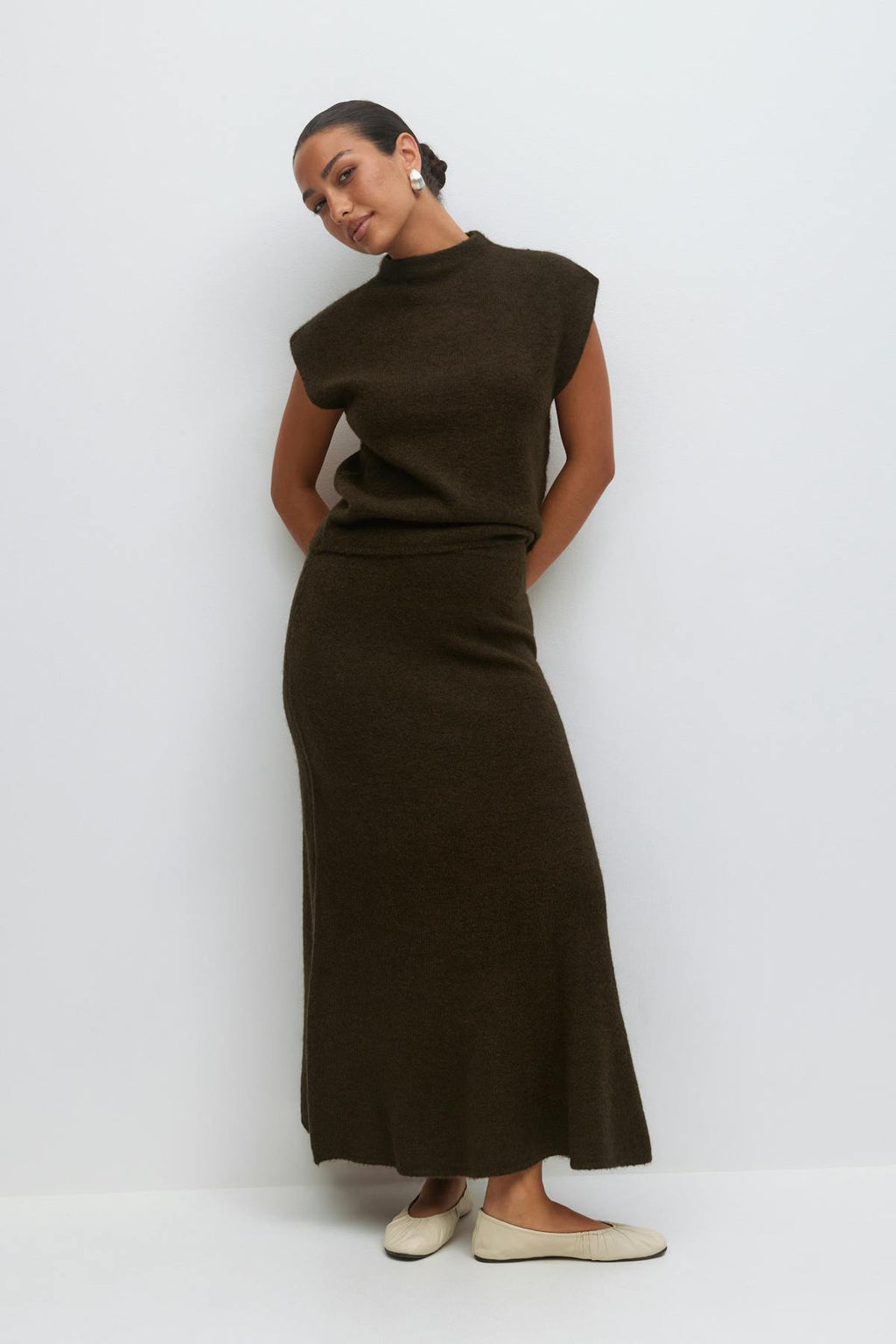 Wide knitted skirt