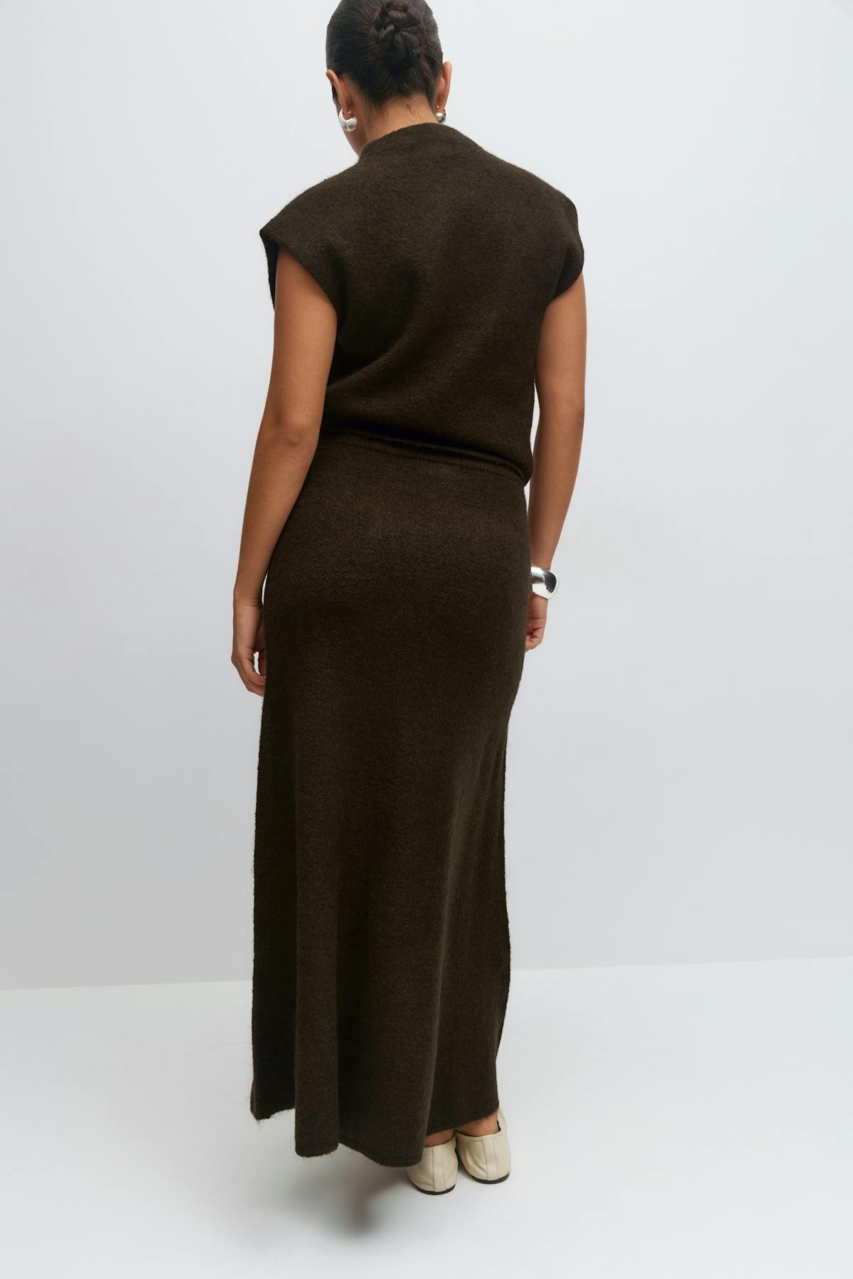 Wide knitted skirt