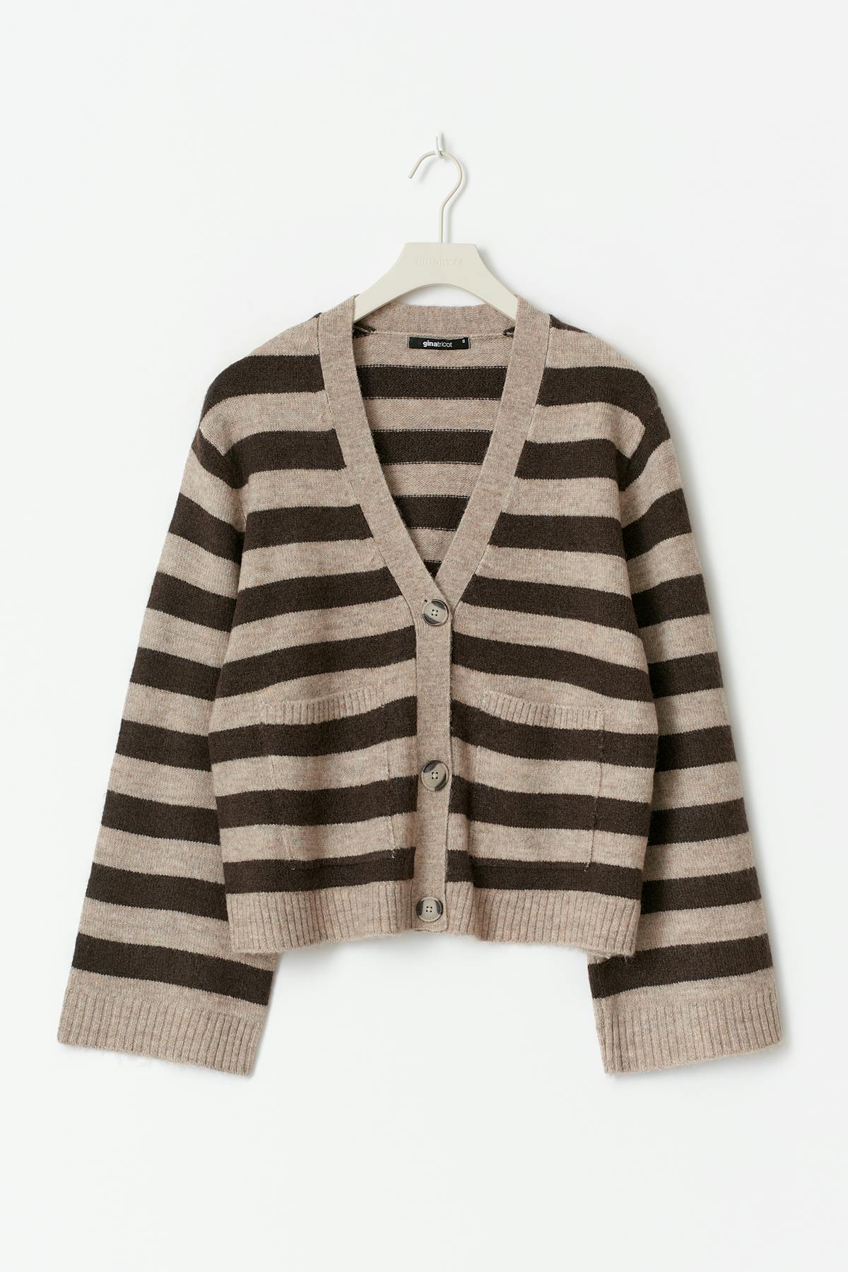 Knitted pocket cardigan