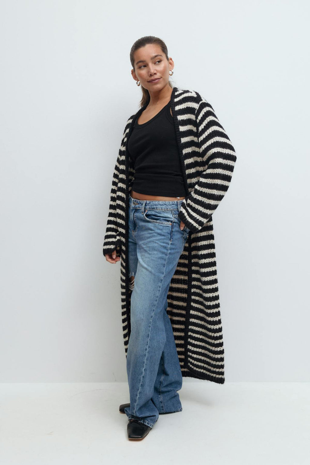 Long knitted cardigan