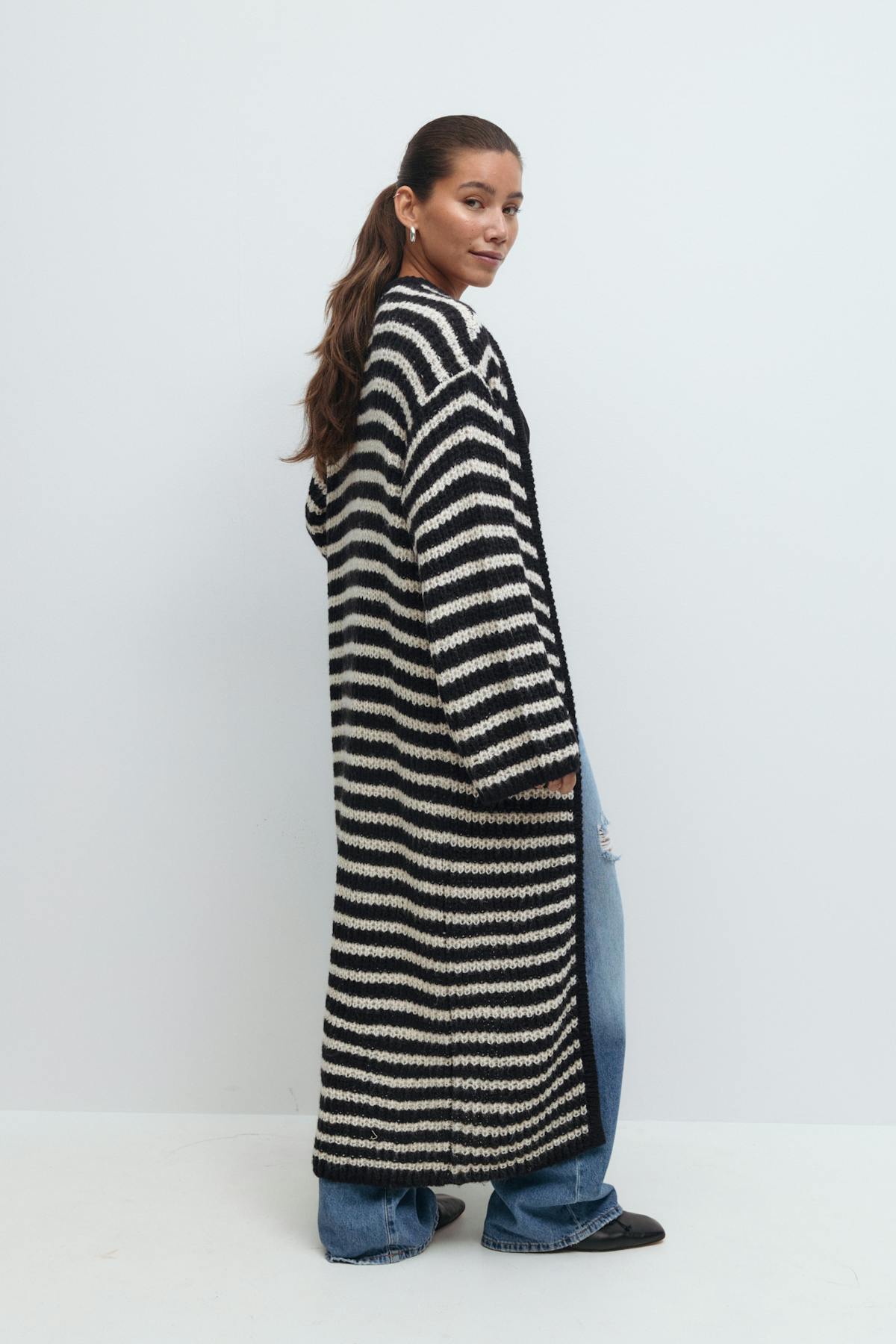 Long knitted cardigan