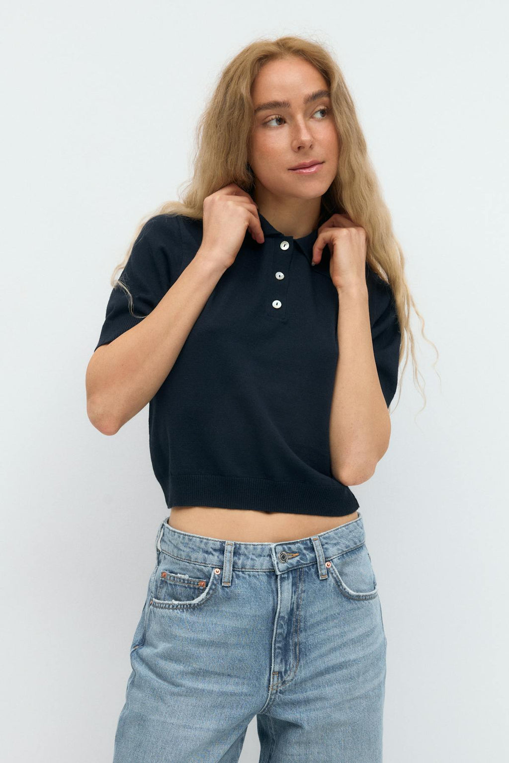 Short sleeve knit collar top
