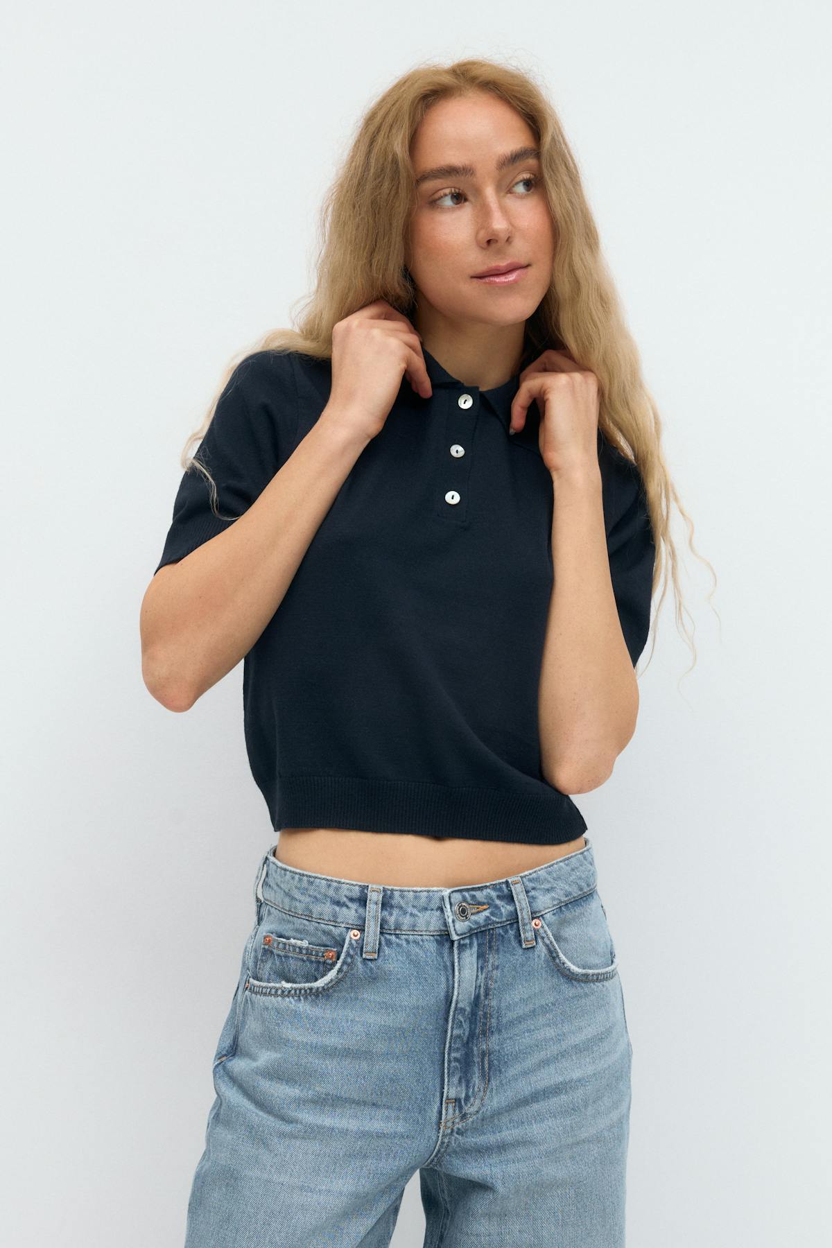 Short sleeve knit collar top