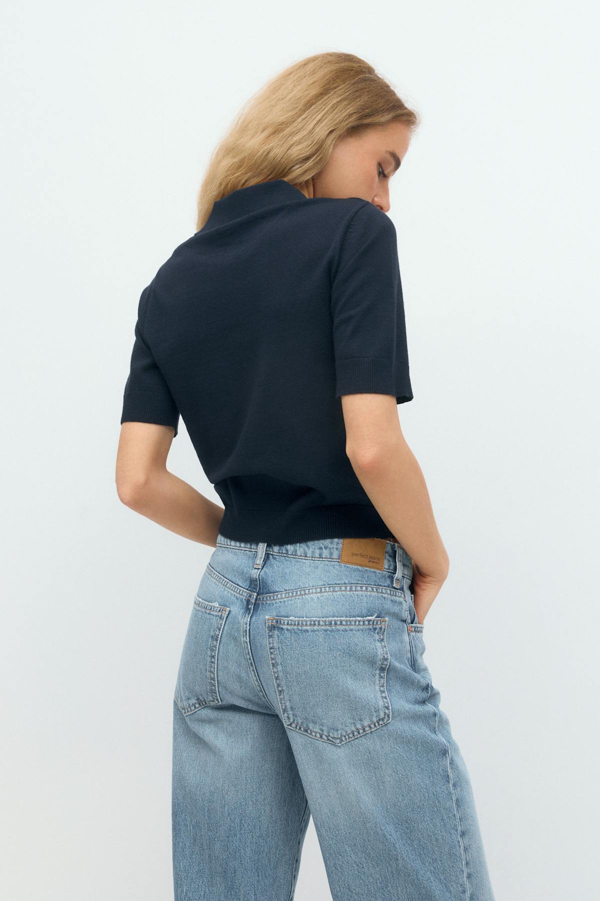 Short sleeve knit collar top