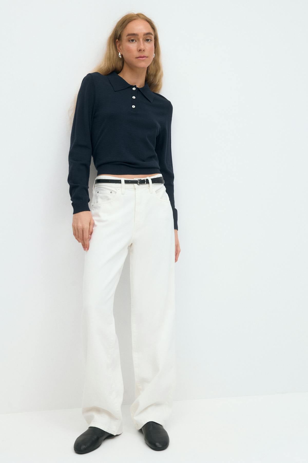 Knitted collar sweater