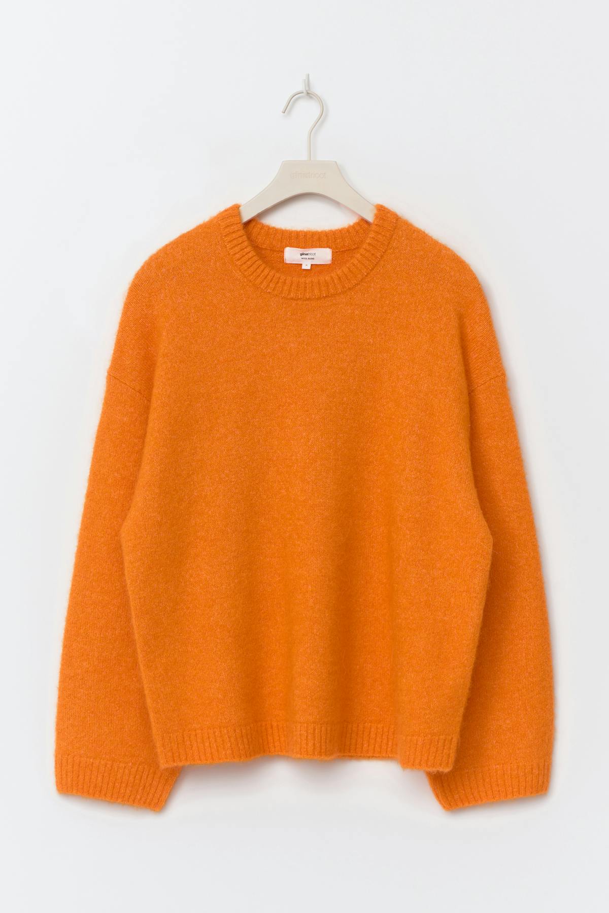 Crew neck knitted sweater
