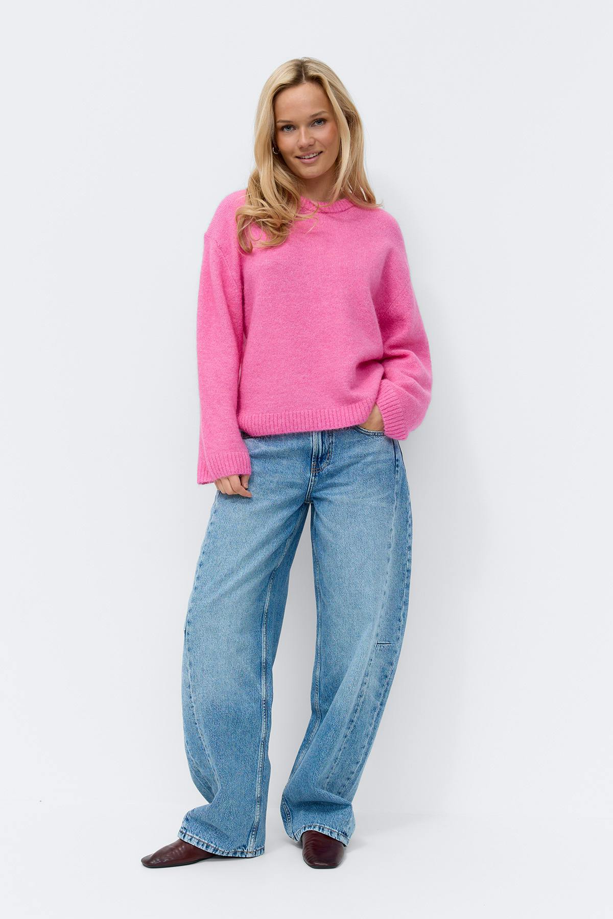 Crew neck knitted sweater