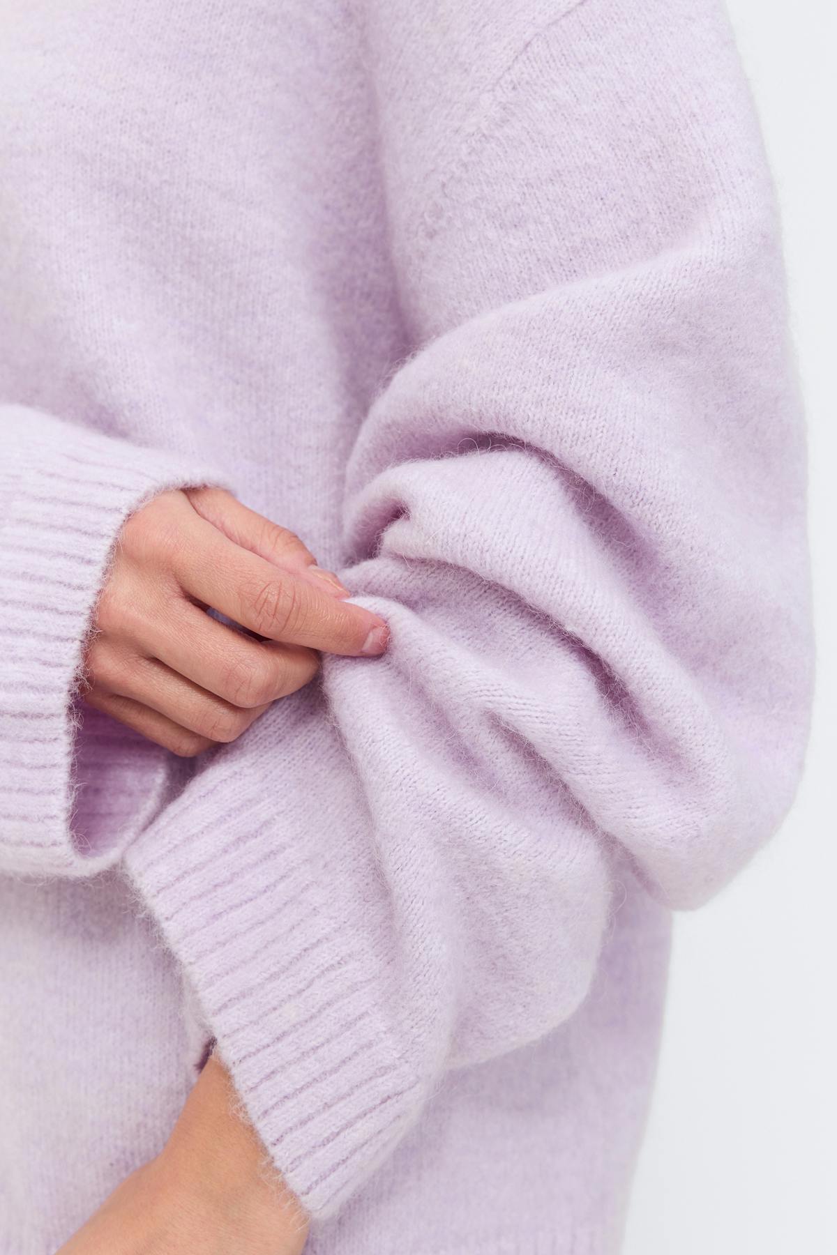Crew neck knitted sweater