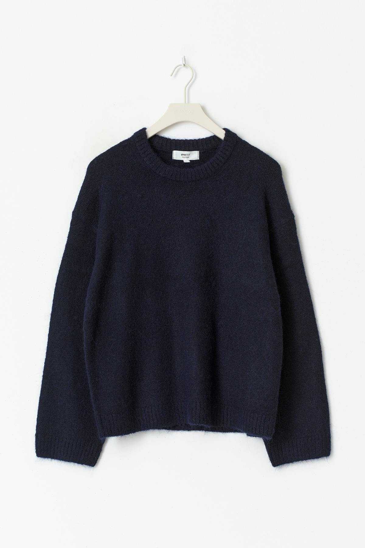 Crew neck knitted sweater
