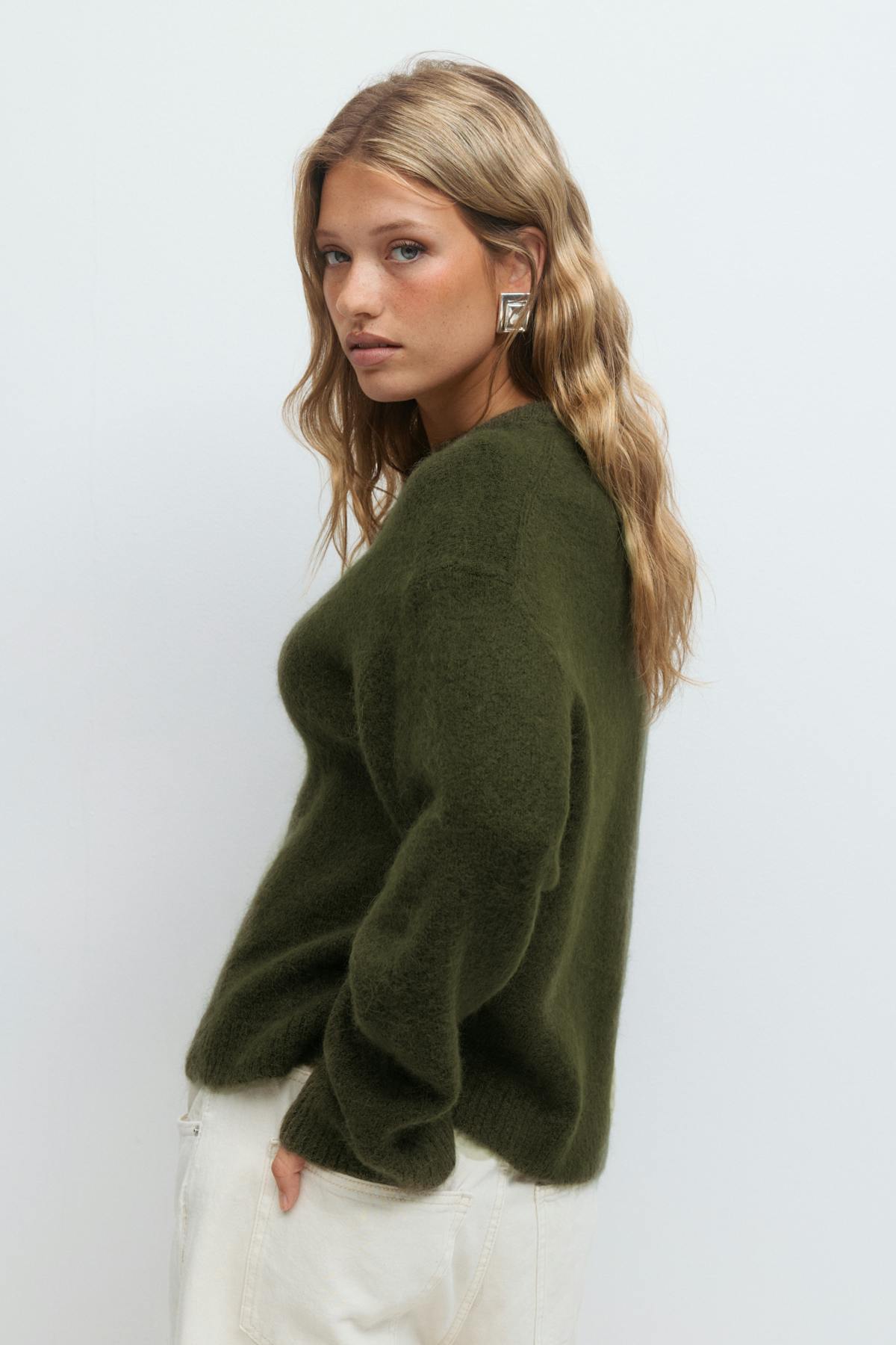 Crew neck knitted sweater