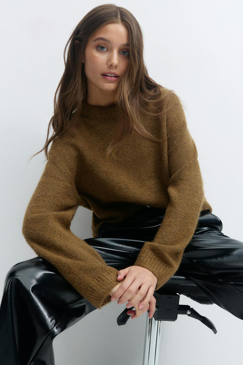 Crew neck knitted sweater