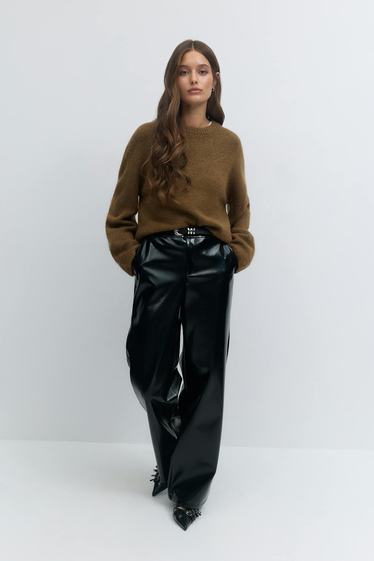 Crew neck knitted sweater
