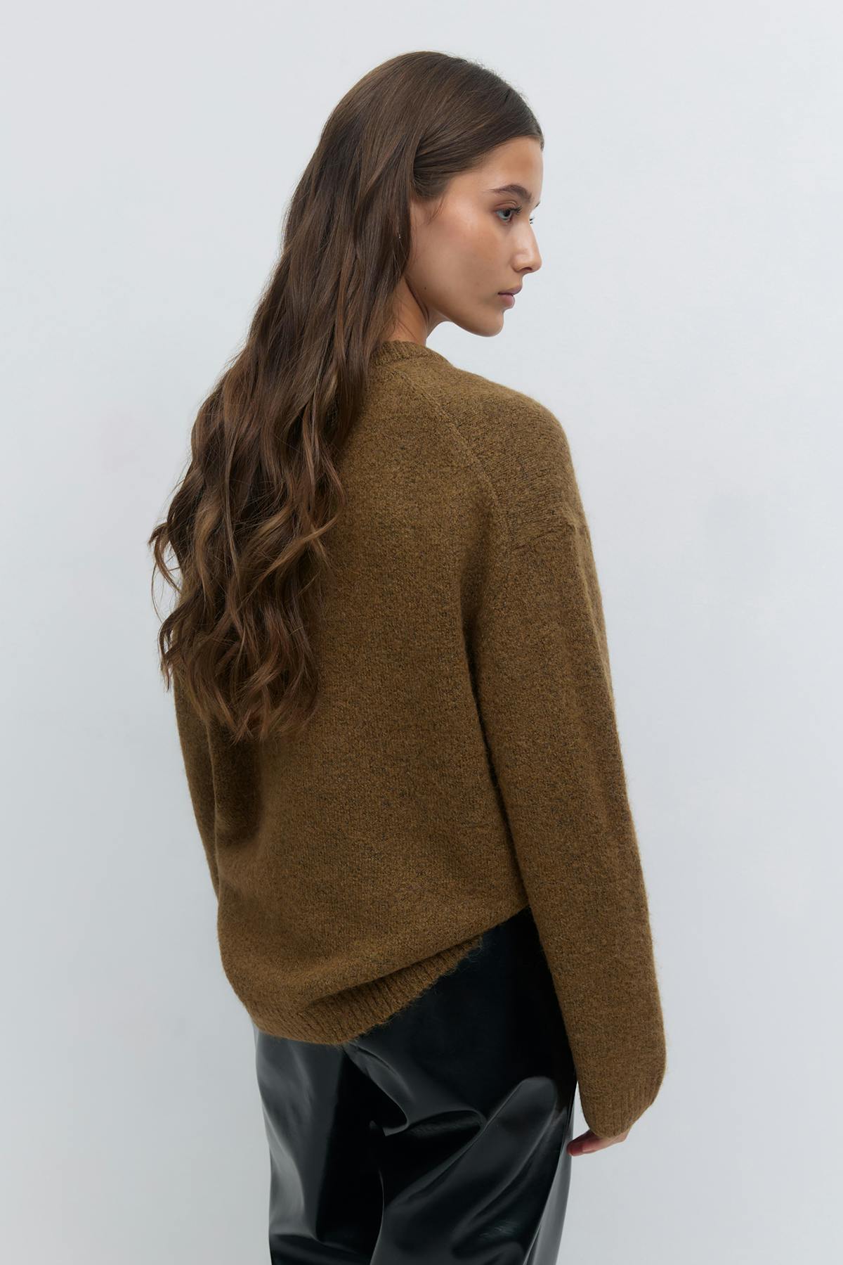 Crew neck knitted sweater